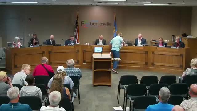 Doctor Larry Cowan thanks Bartlesville first responders during council invocation