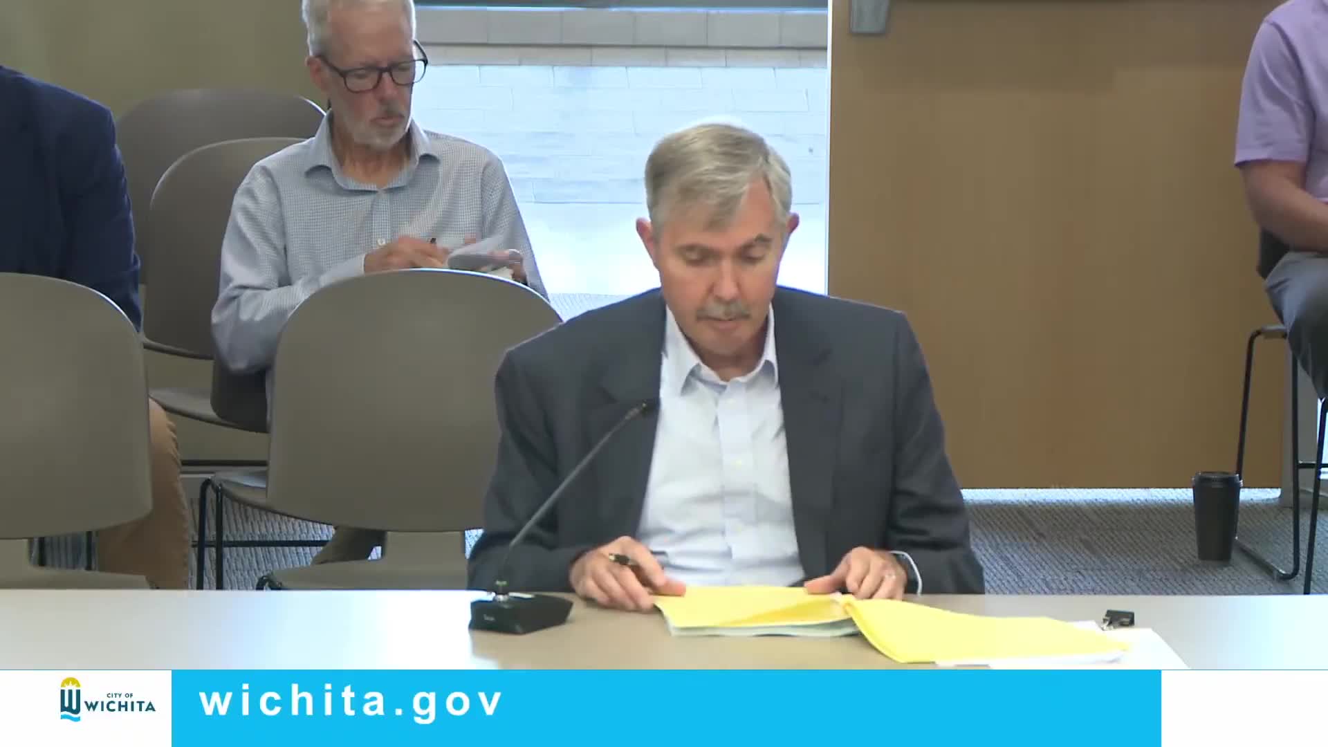 Council previews airport consent items including luggage-cart license, hangar lease, USPS lease extension