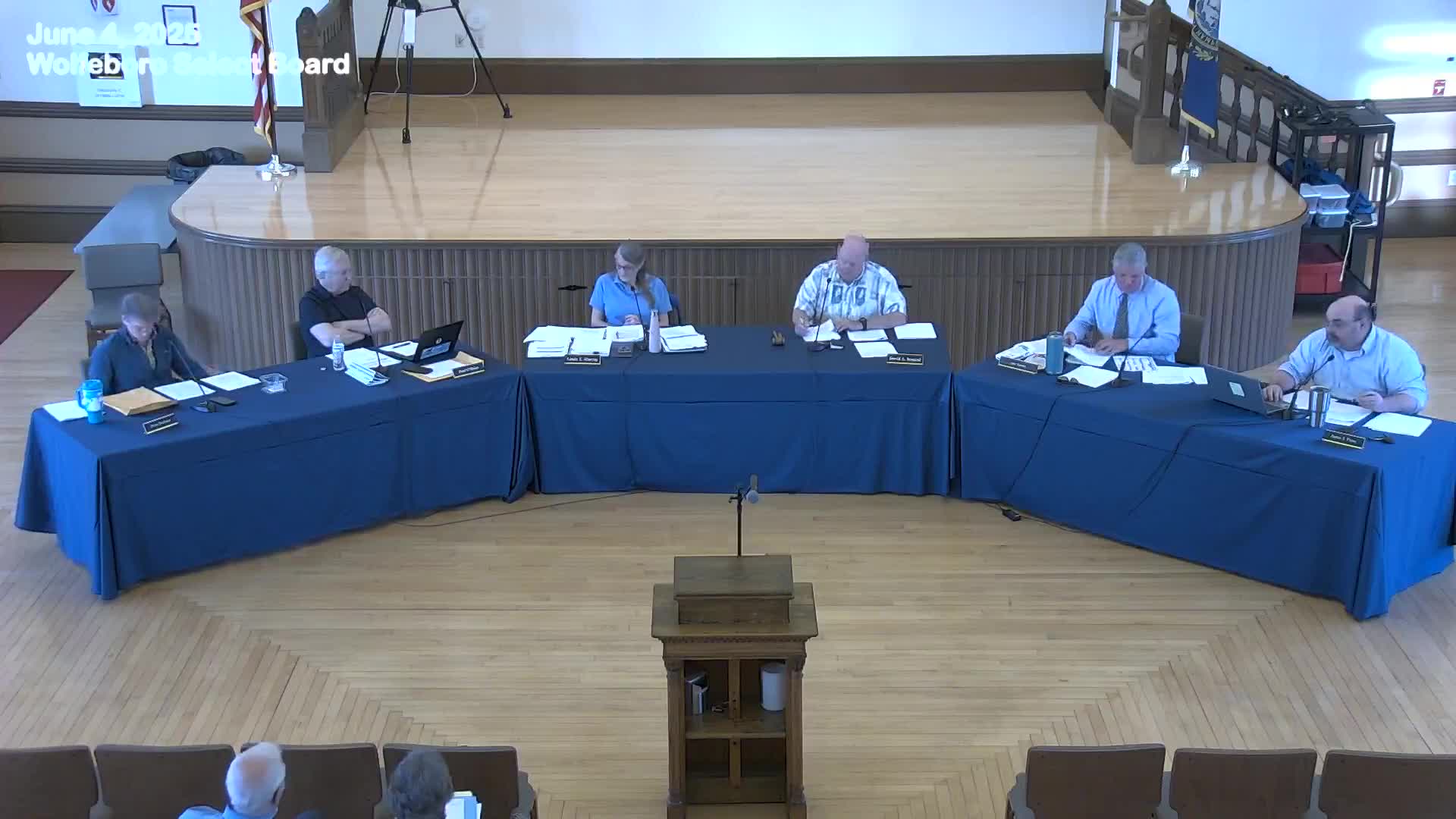 Selectmen debate commercial-vessel landing permits, motion to add six permits fails