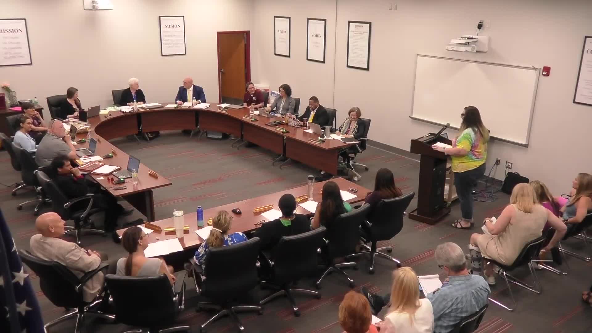 Teachers advocate for Kingston Schools' Amplify CKLA curriculum amid parent engagement concerns