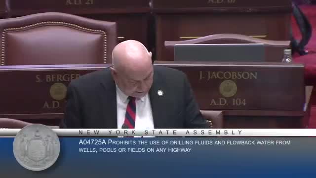 New York lawmakers debate bill banning fracking wastewater on highways