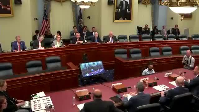 Experts: U.S. ports face capacity, scale and automation barriers that slow supply chains