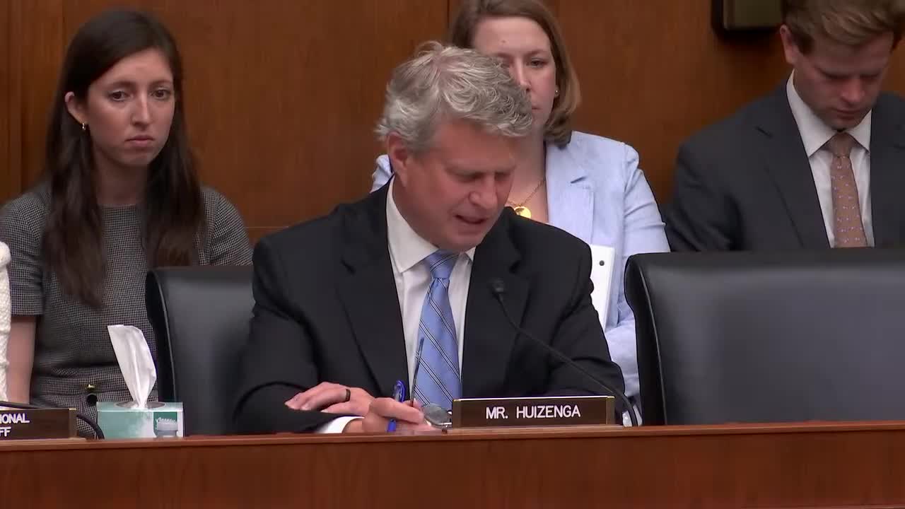 Congress examines financial privacy laws and consumer data protection strategies