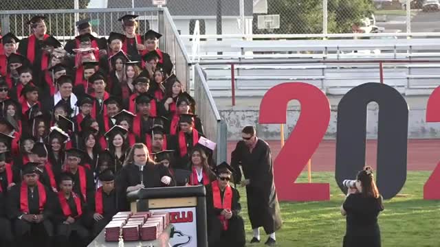 Othello High School graduates celebrate class of 2025 at commencement ceremony