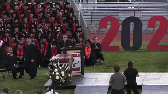 Othello School District honors class of 2025 with graduation ceremony and special recognitions