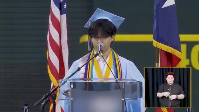 Doctor Matt Smith praises Seguin High School class of 2025 during graduation ceremony