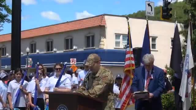 President awards Medal of Honor posthumously to Sergeant John Chapman and Lieutenant Jack Loomis