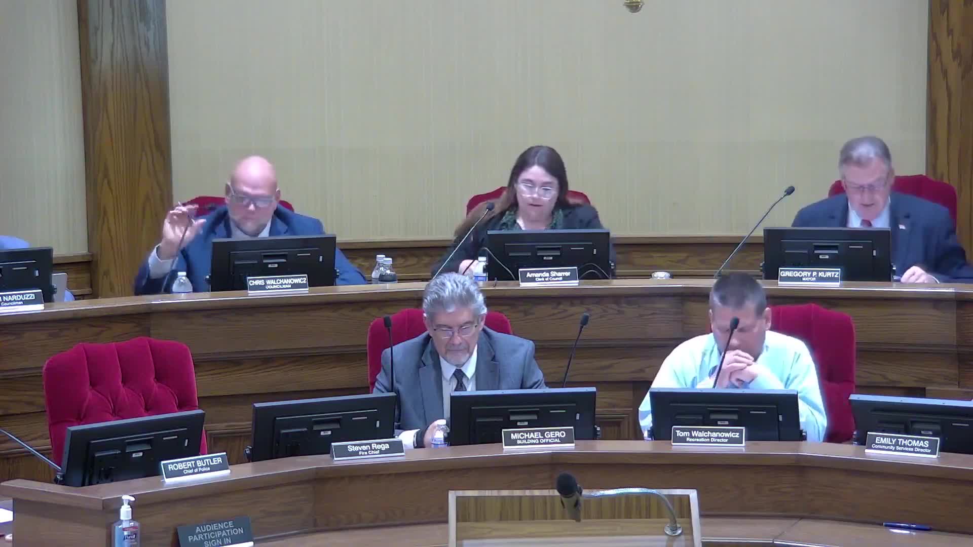 Independence City Council welcomes new police officers achieving full staffing level