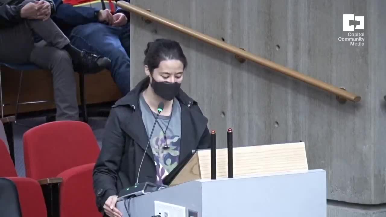 Salem residents demand city council end Avelo Airlines deportation contract