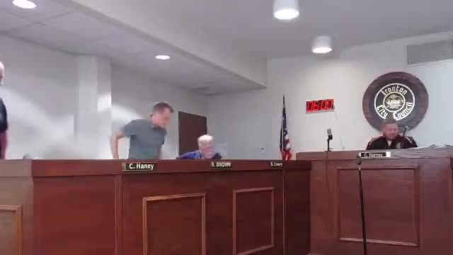 Green Cove Church pastor opens Icons City Council meeting with invocation