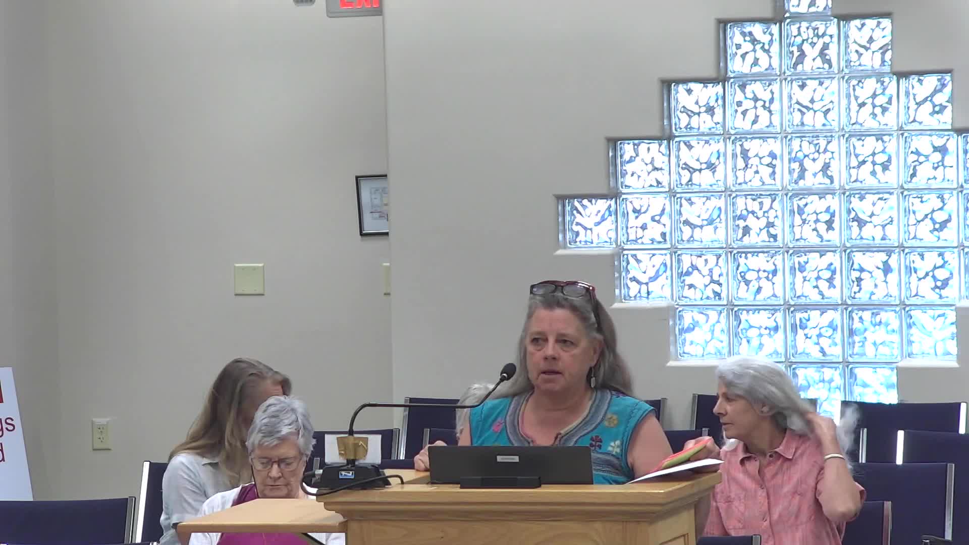 Public speakers urge Grant County commissioners to reconsider wildlife services contract
