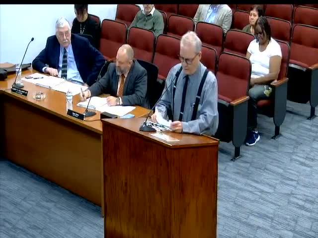 Resident Loz demands city action on dangerous tree by Martin Luther King Boulevard