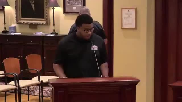 Council approves special use for auto sales at 4314 East Broadway; amends Saturday hours to 9 a.m.–noon