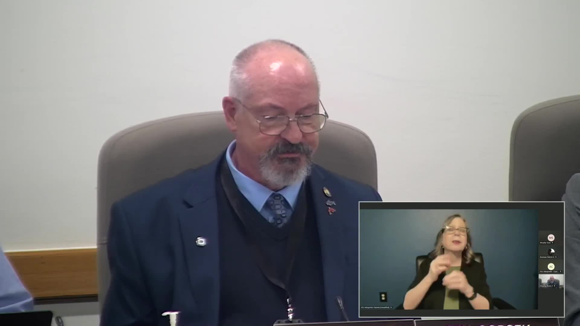 Oregon lawmakers propose amendment for key trucks and electrification funding