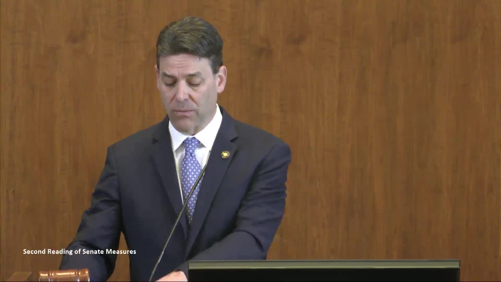 Oregon Senate passes emergency bills on financial administration and housing