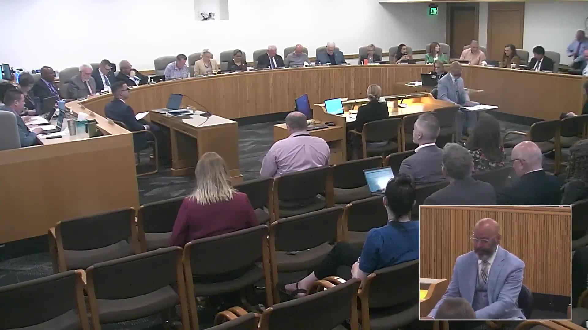 Oregon legislators approve salary increases and judicial accountability measures