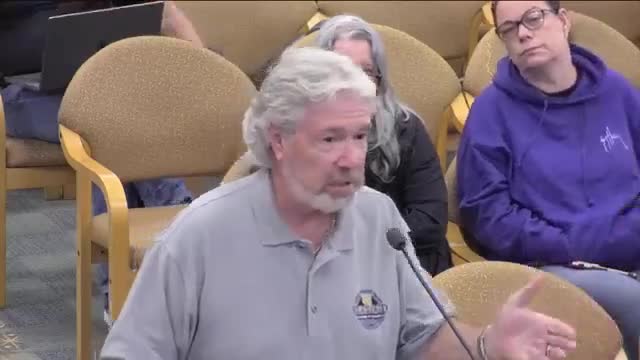 Council, chamber discuss new trustee agreement and parade costs; members ask for a la carte participation plan