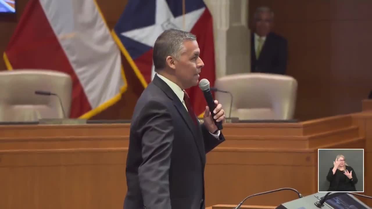 Ernie Zuneggev honors San Antonio leaders at City Council inauguration