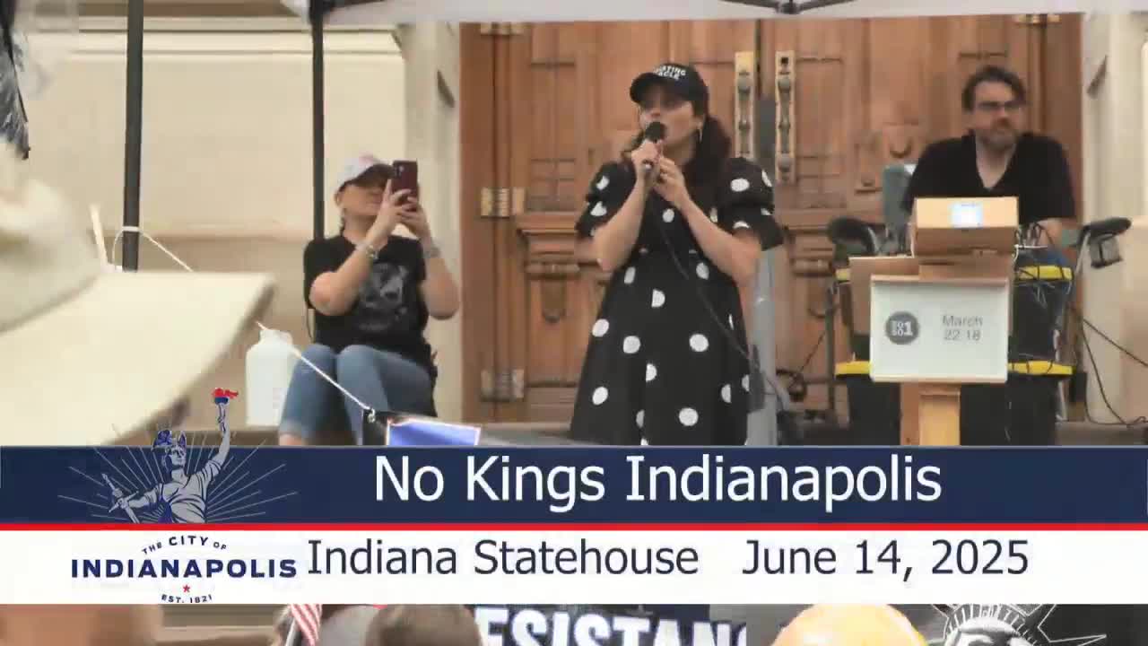 Organizer Elizabeth rallies crowd in Indiana against government administration