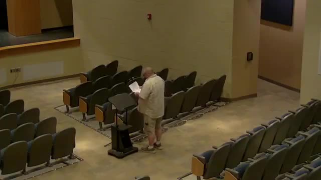Scottie King urges Dart Town School Board to restore graduation ceremony to Mallette Hall