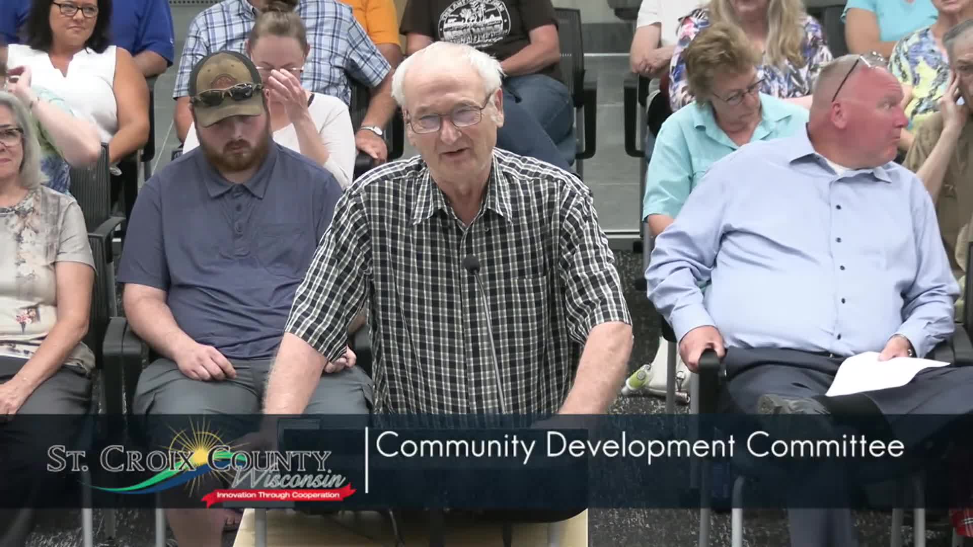 Erin Prairie residents oppose ExCel's 5000-acre solar project at county board meeting