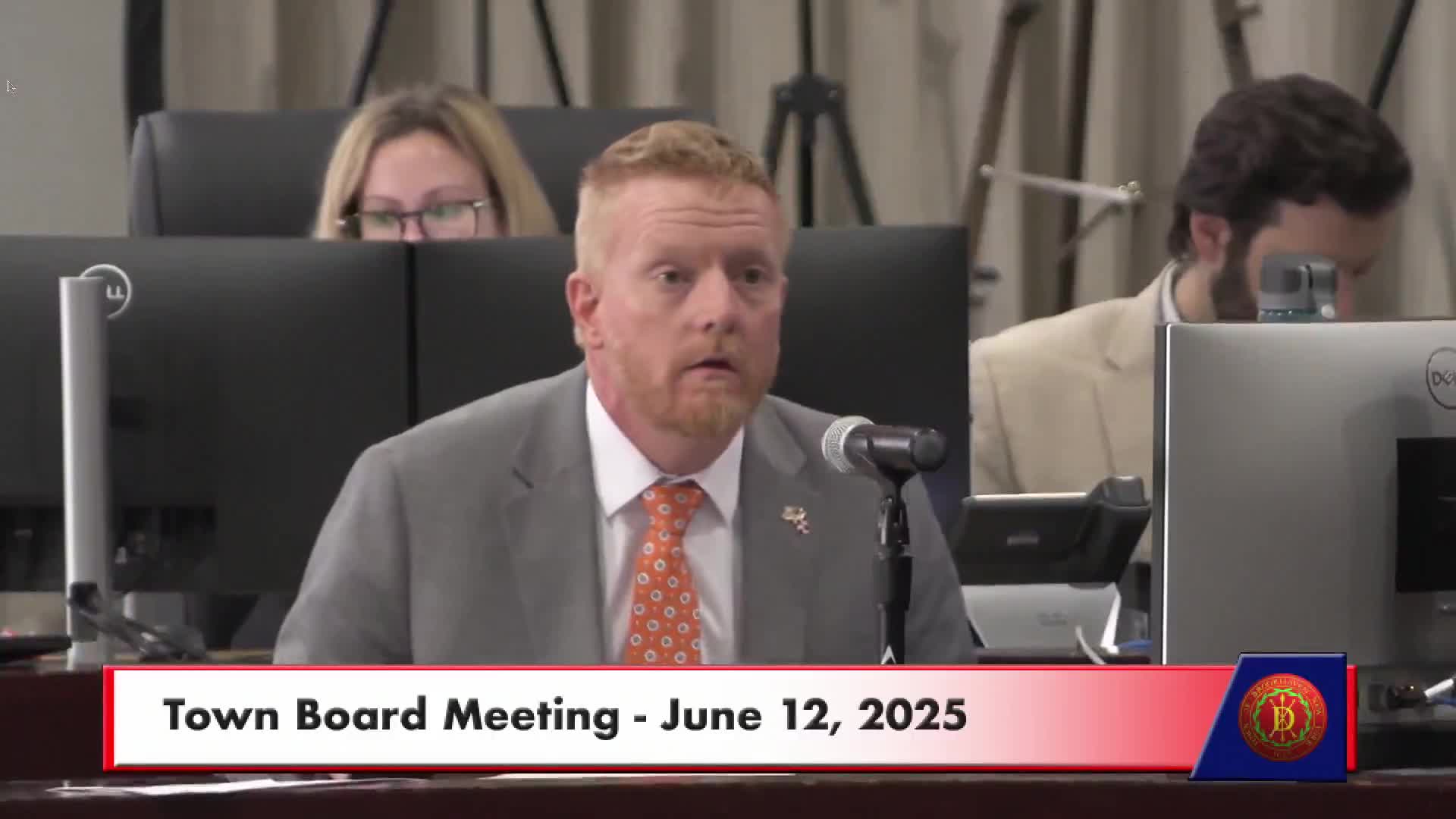 Planning board approves second‑floor apartments for Montauk Highway Bayport project over neighbor objections about cut‑through traffic