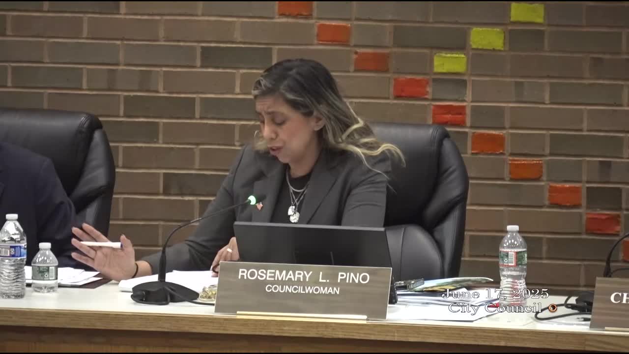 Mayor discusses community concerns with New Jersey Peruvians after gala meeting