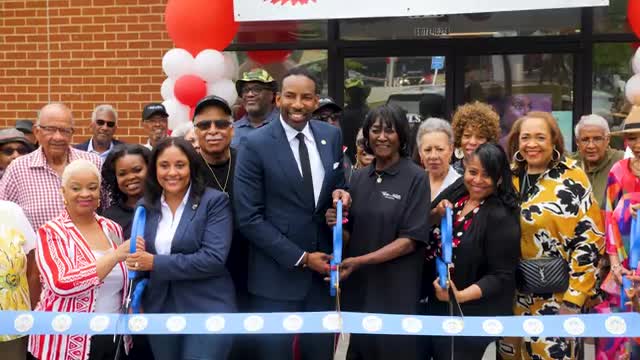 Beatrice Wilson celebrates grand opening of V's nail salon in Southwest Atlanta
