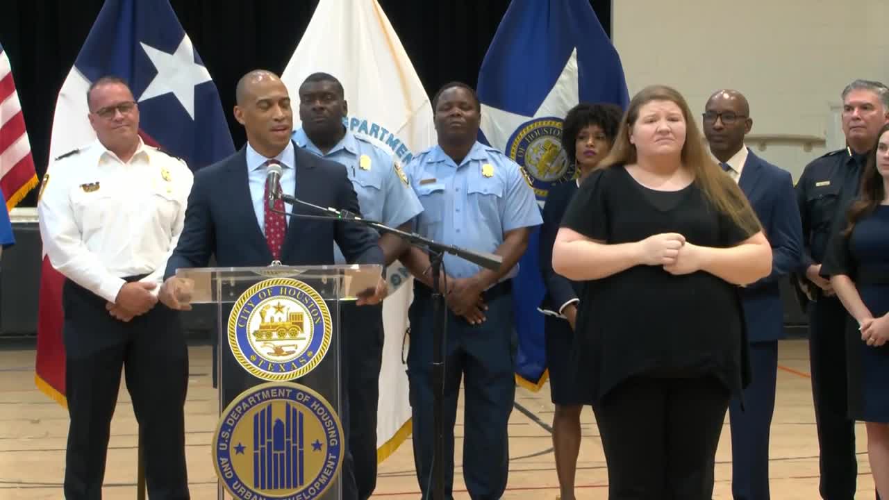 HUD officials emphasize community support in Houston disaster recovery efforts