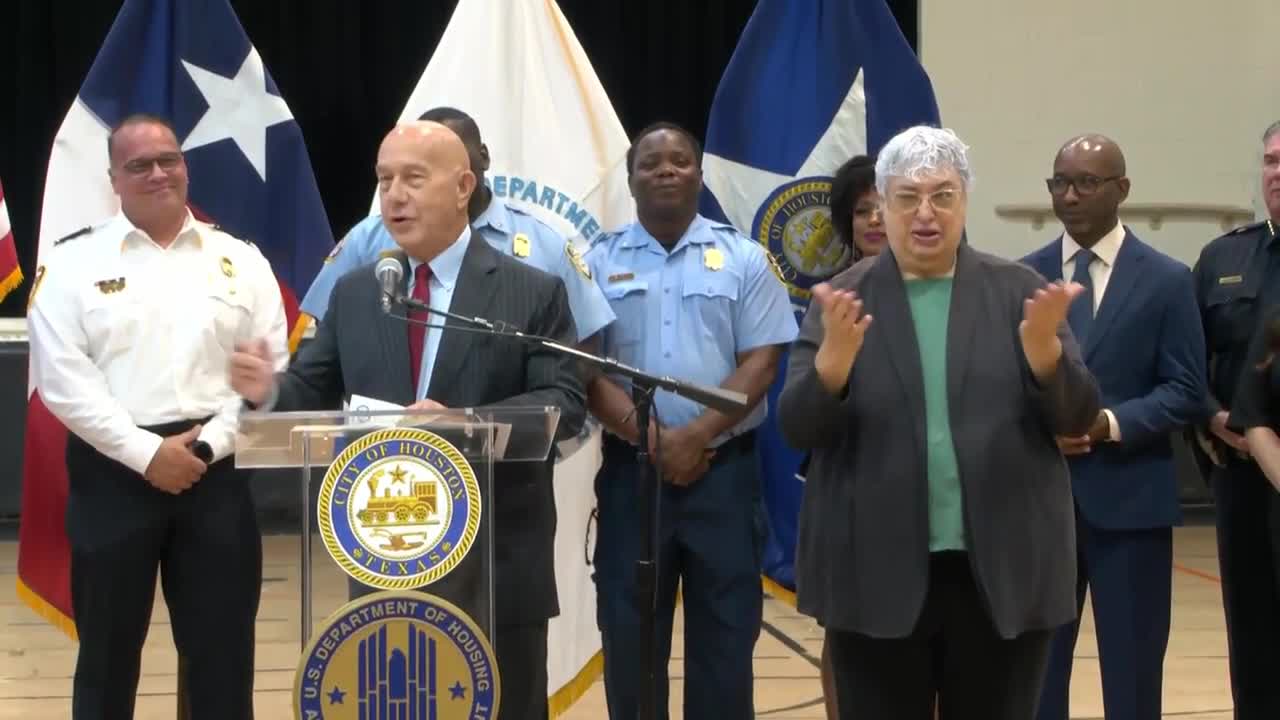 HUD Secretary praises Houston's resilience after Hurricane Burrow and recent challenges