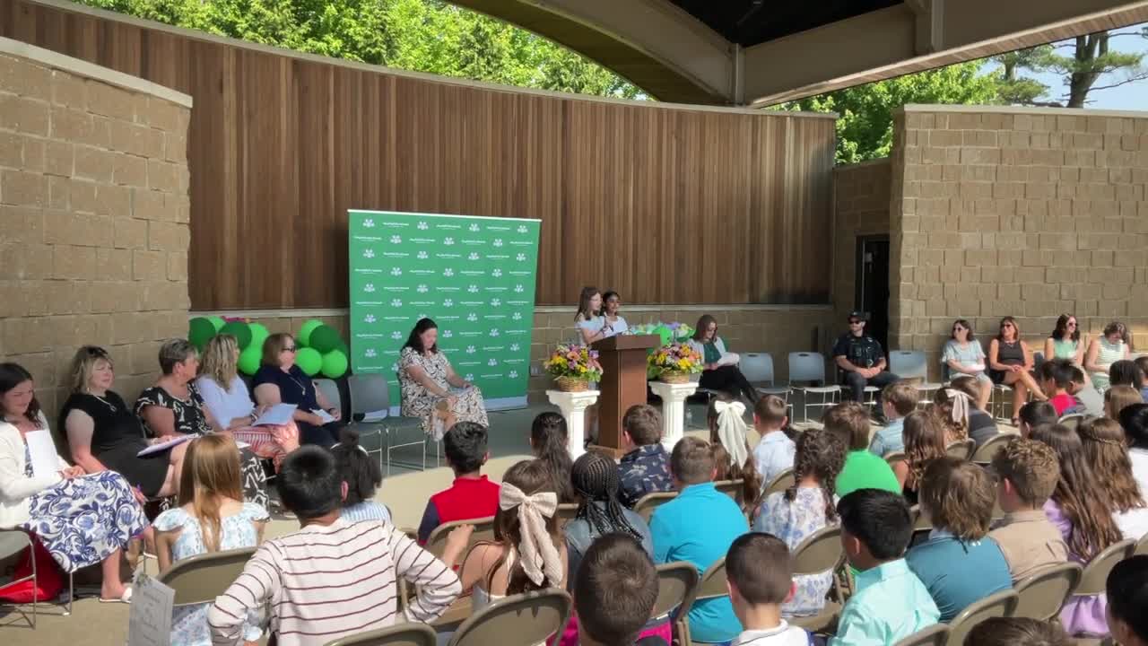 Mayor Brenda Bonner celebrates Mayfield fifth grade graduation with motivational speech