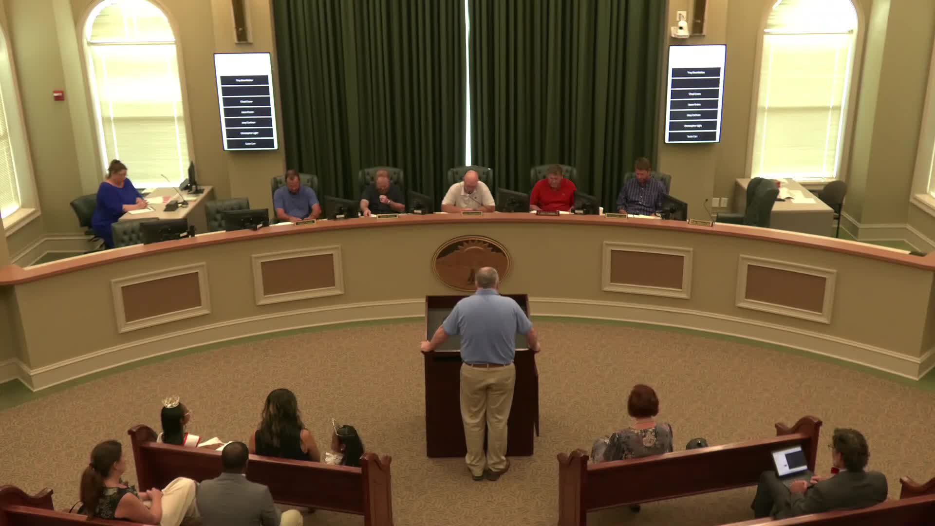 Mayor Brimbleau honors Sonia Caesar and local artists at Cummins city meeting