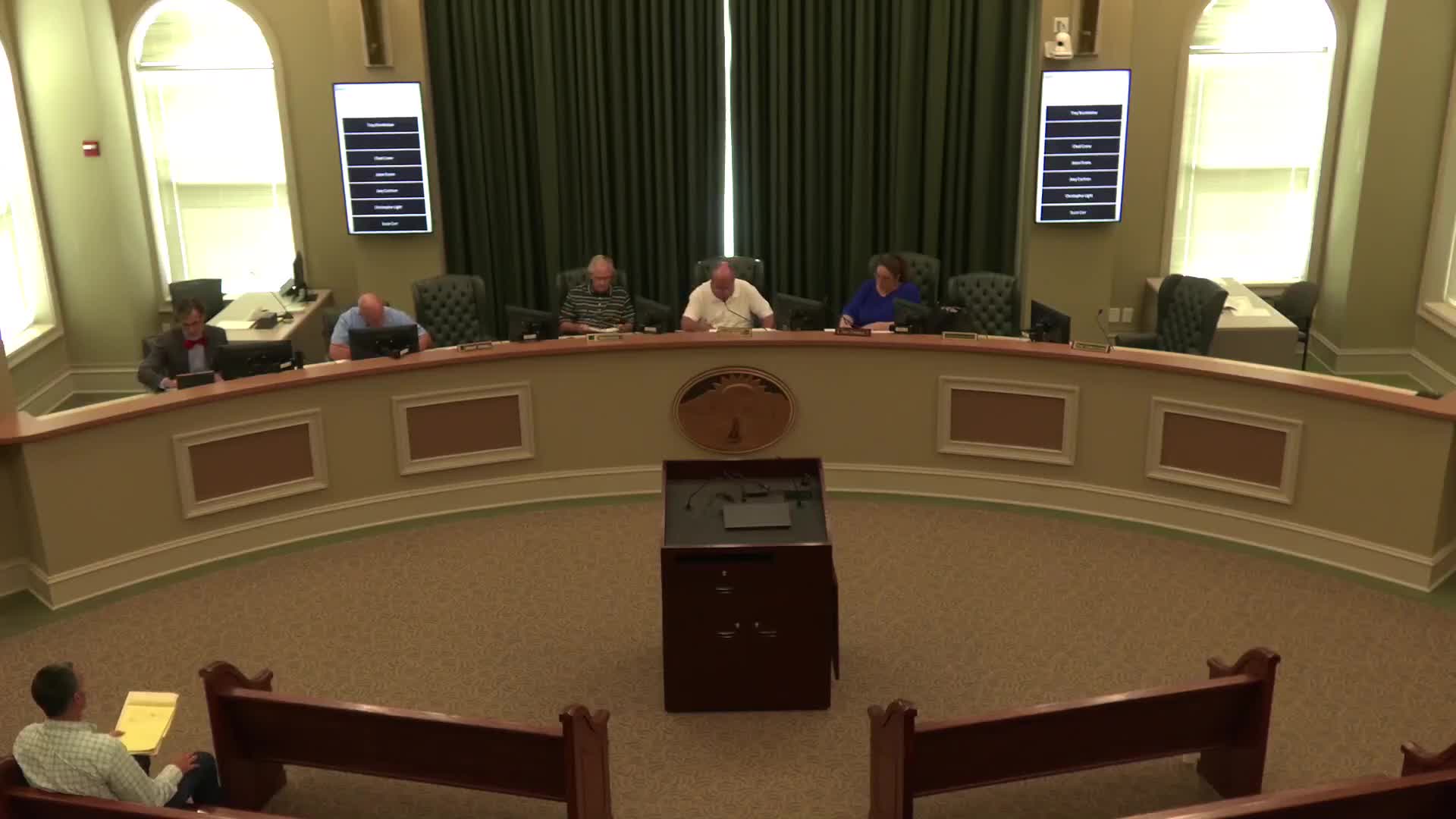 Planning commission forwards Met Highway rezoning for 60,000‑sq‑ft retail to city council