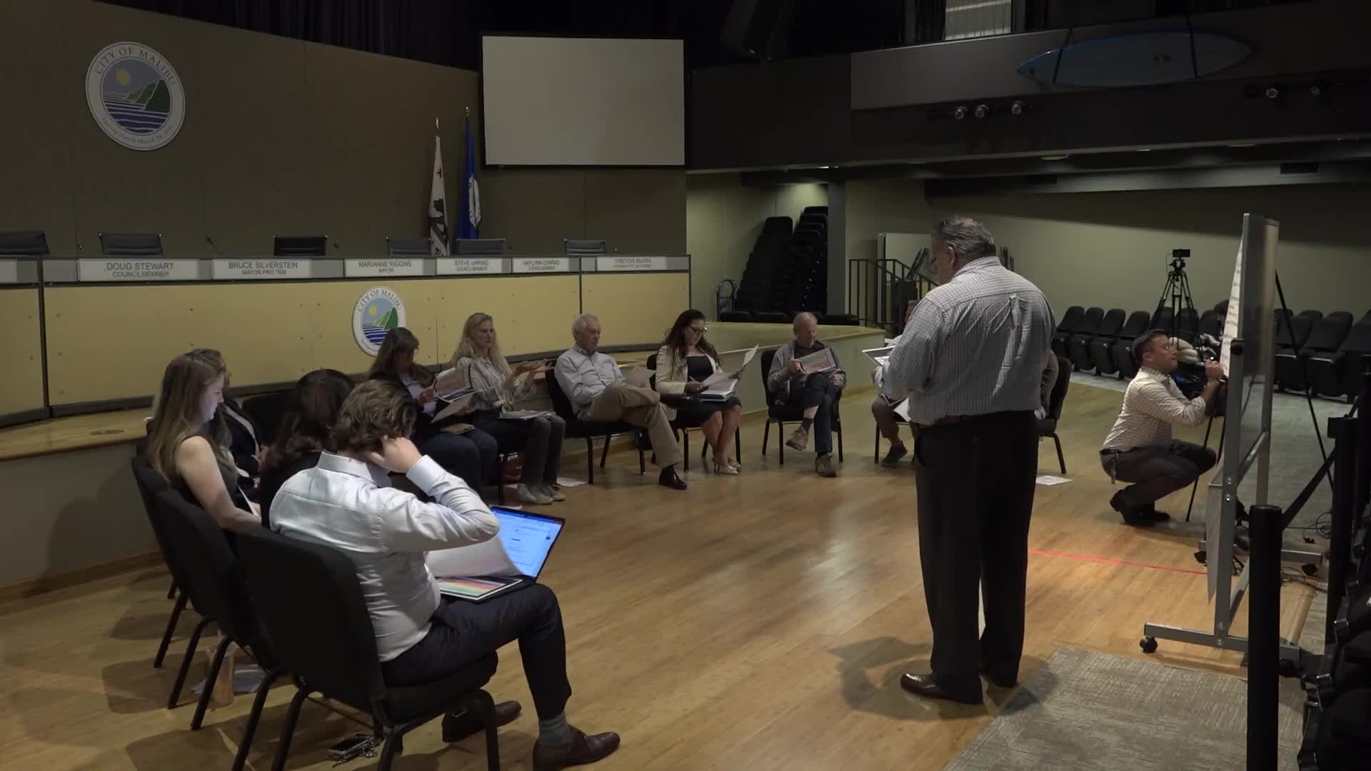 Malibu council debates tourism strategies amidst economic pressures and local business needs