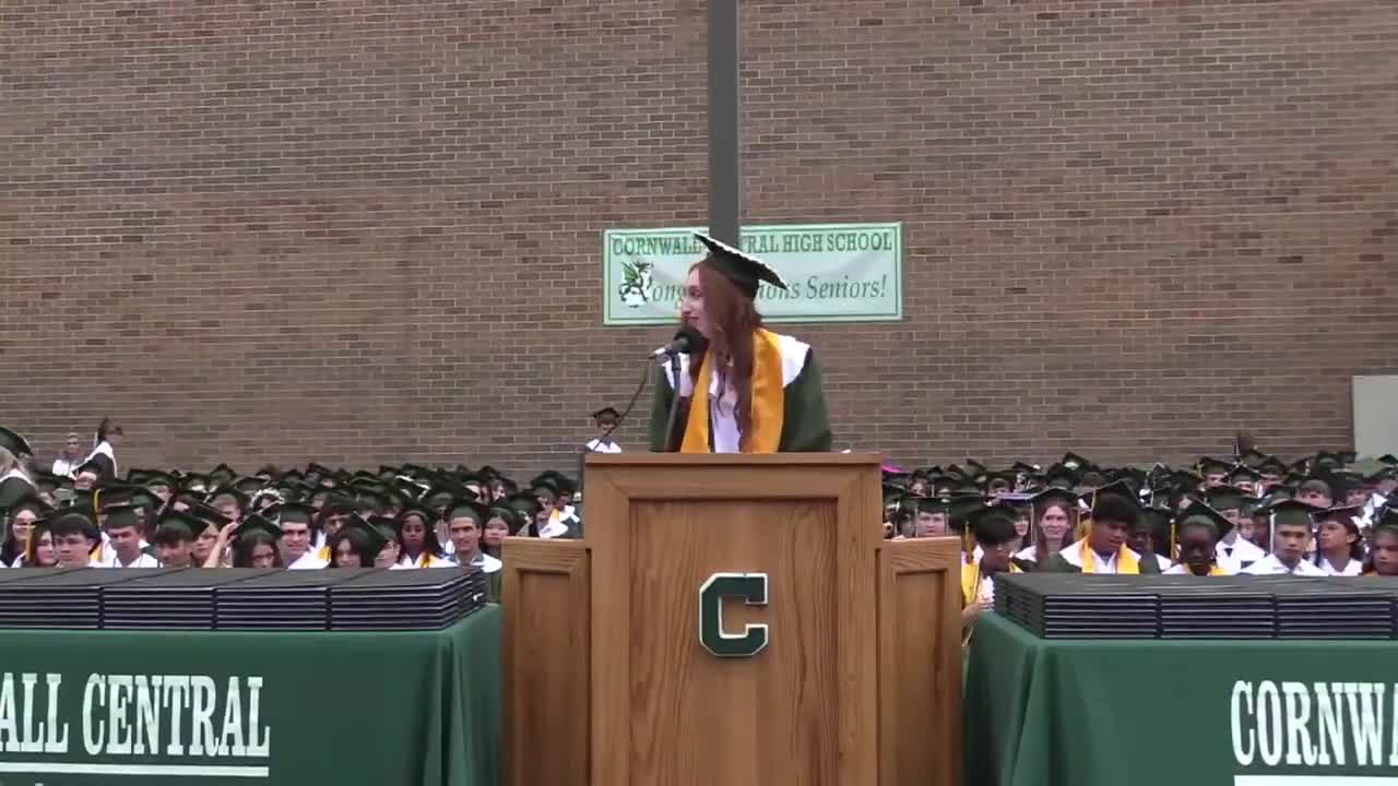 Salutatorian Rubinsky addresses class of 2025 at graduation ceremony