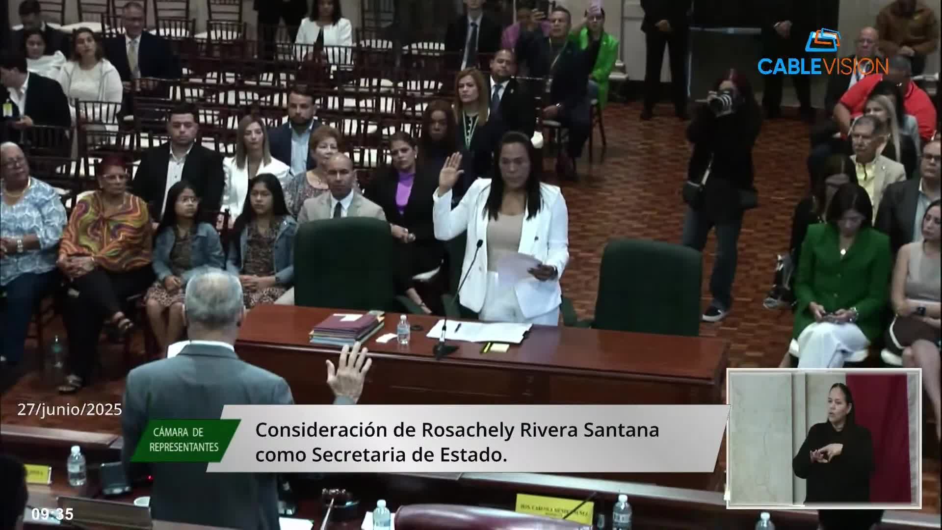 Secretary of State Jennifer González Colón sworn in during Puerto Rico government meeting