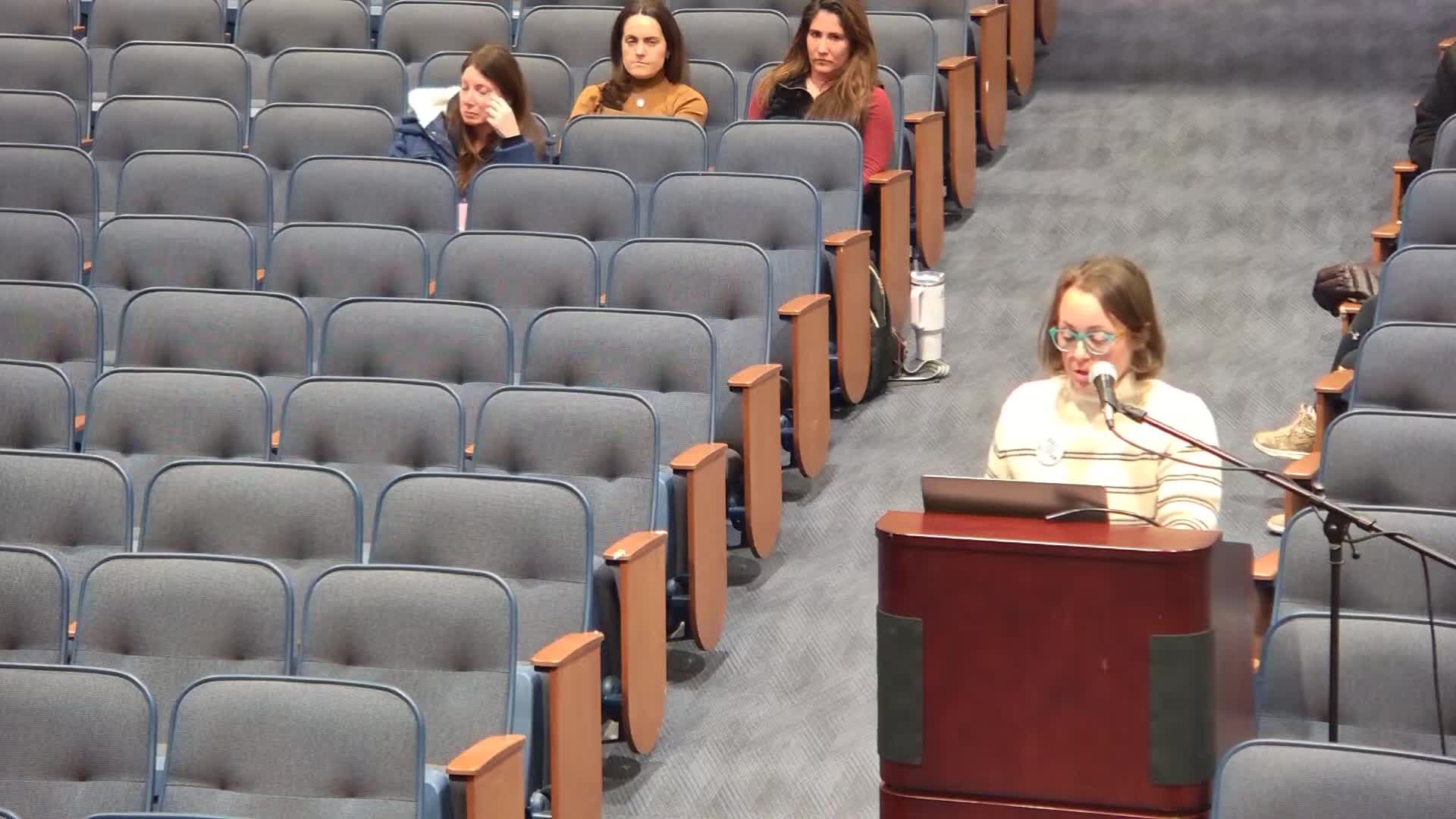 Parent Will Tracy criticizes administration's handling of classroom sizes
