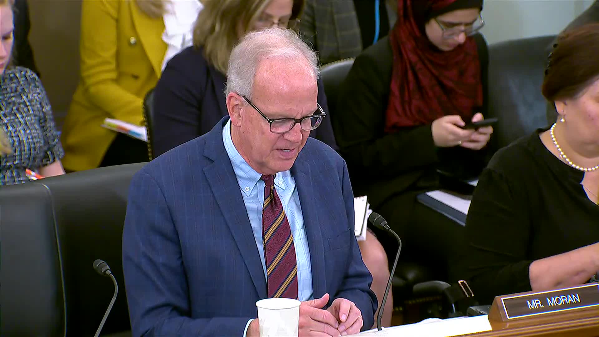 Senate subcommittee reviews air traffic control staffing ahead of holiday travel surge