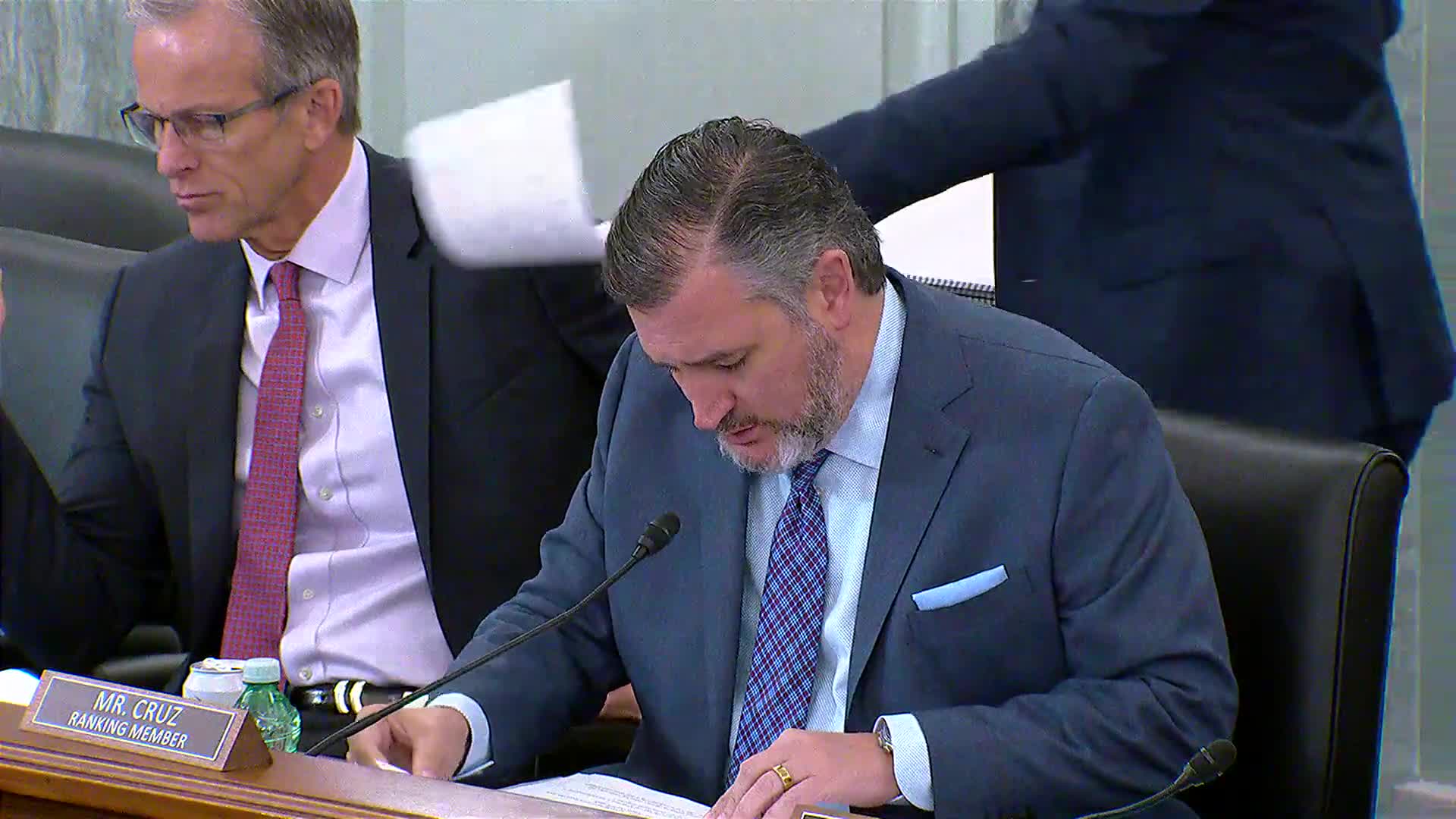 Senator Thune raises pilot mental health concerns in FAA oversight hearing