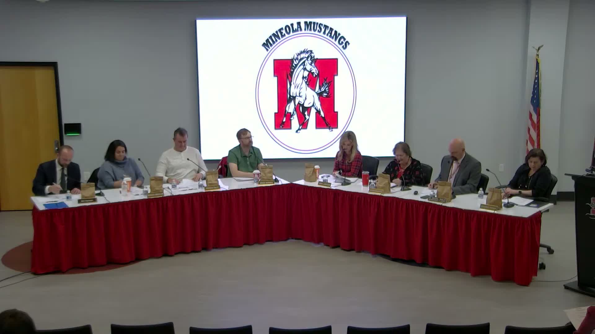 Mineola board approves consensus agenda and a walk-on personnel agreement, recesses into executive session