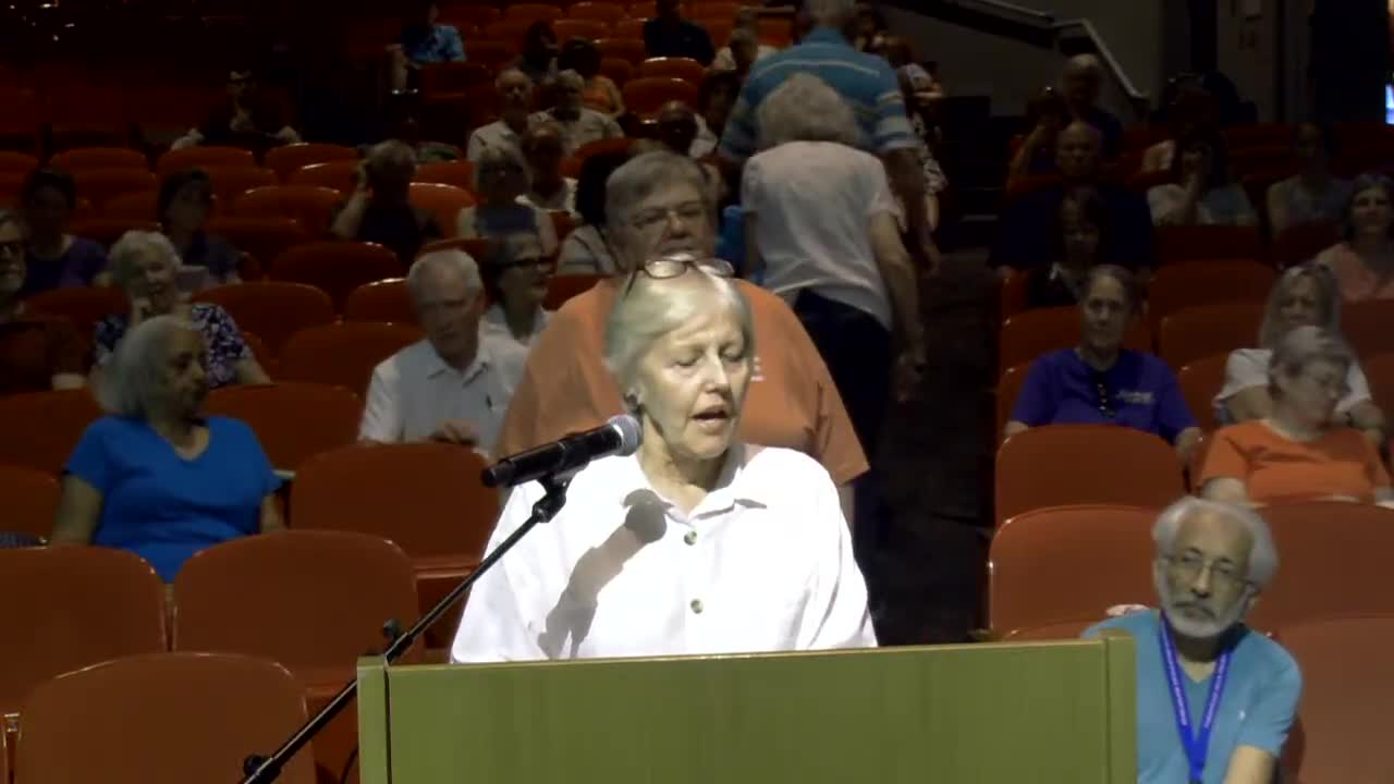 Farmington Hills residents advocate for preserving Caustic Center pool during town meeting