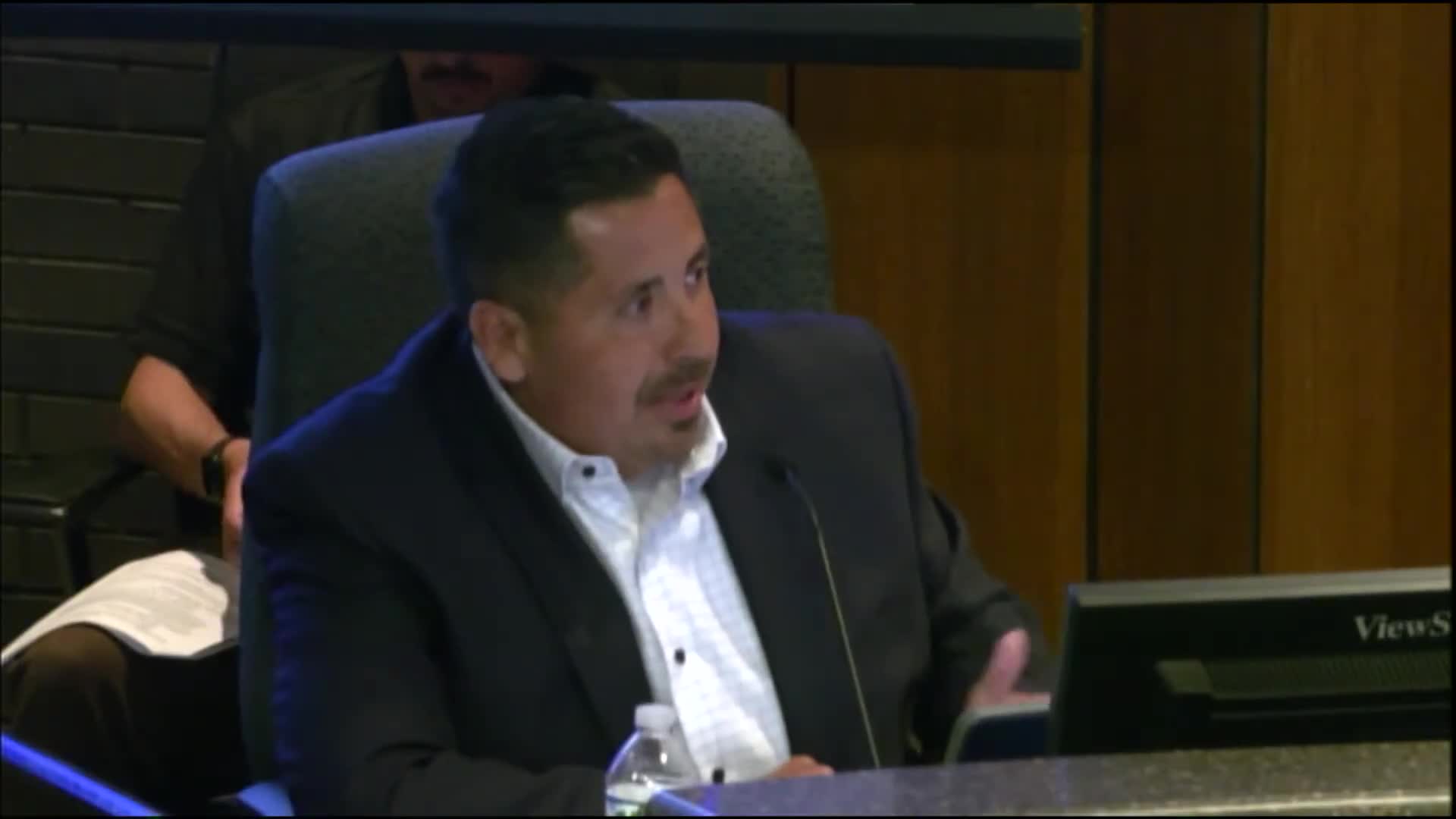 City Council debates liquor sale restrictions amid public safety concerns