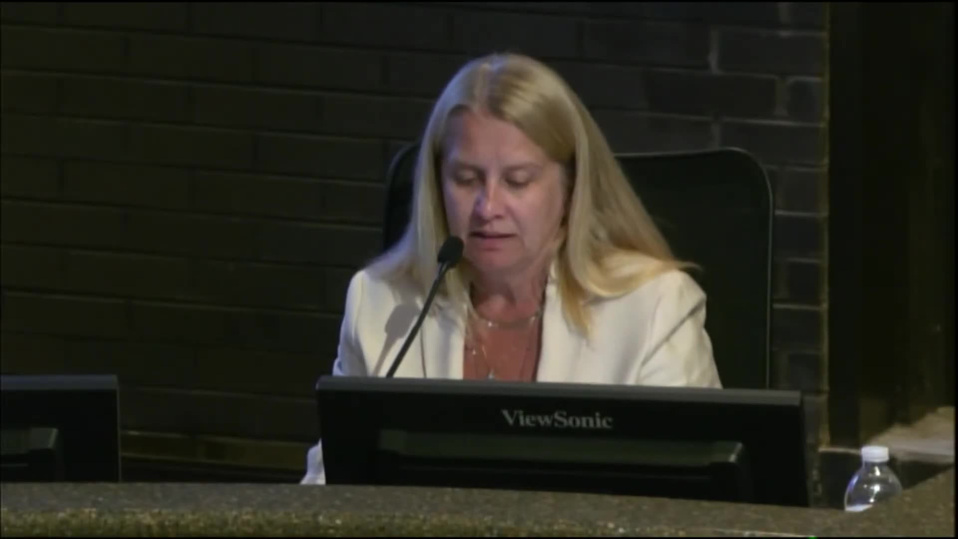 Joliet City Council restricts new liquor licenses and limits packaged sales to midnight