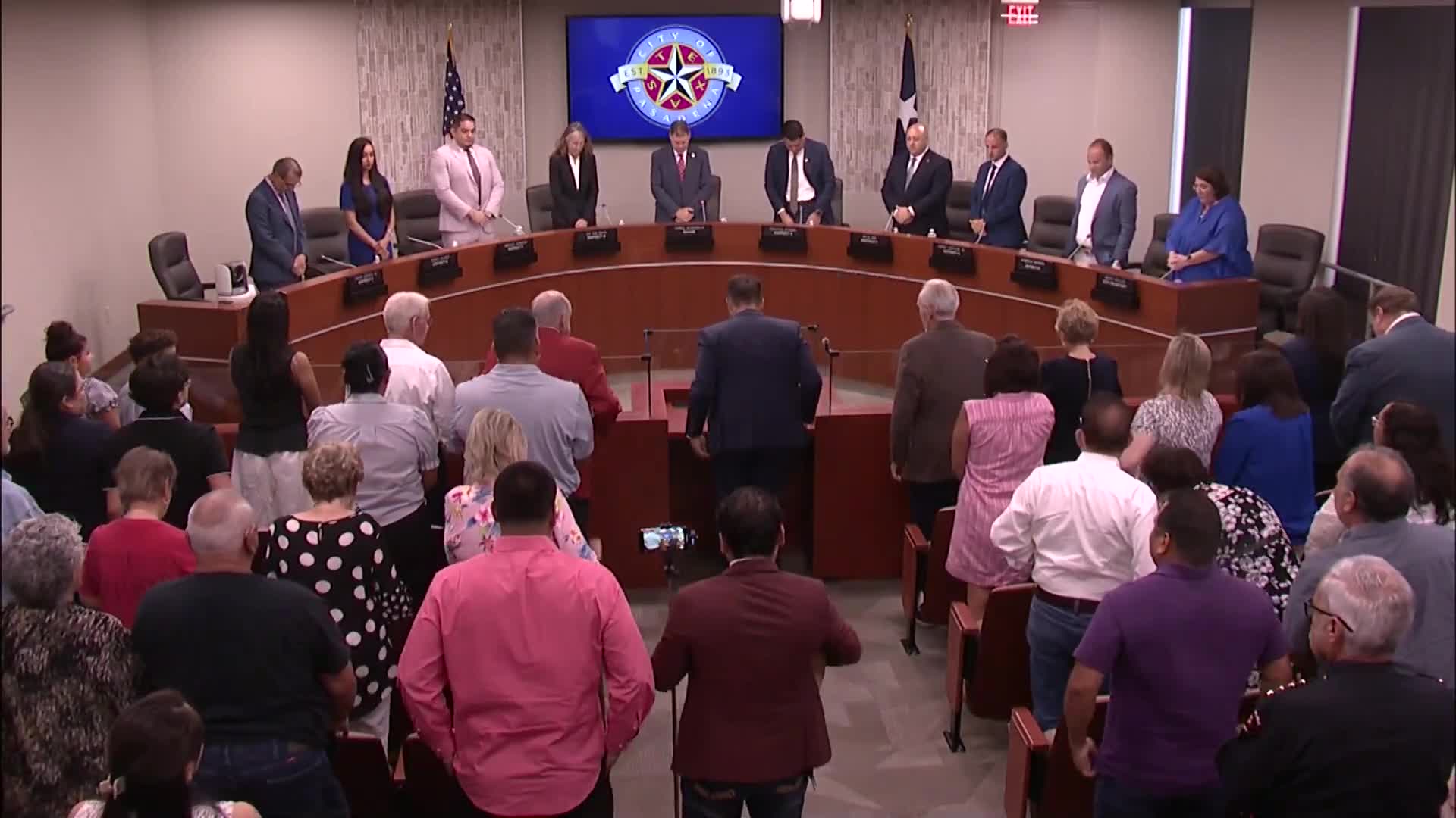 Pasadena welcomes new mayor Shane Bein and council members at city meeting