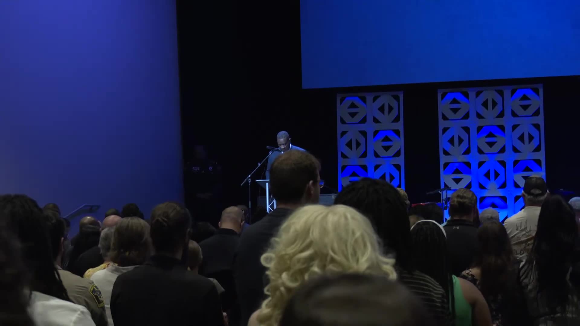 Montgomery Police Department celebrates graduates in prayer ceremony