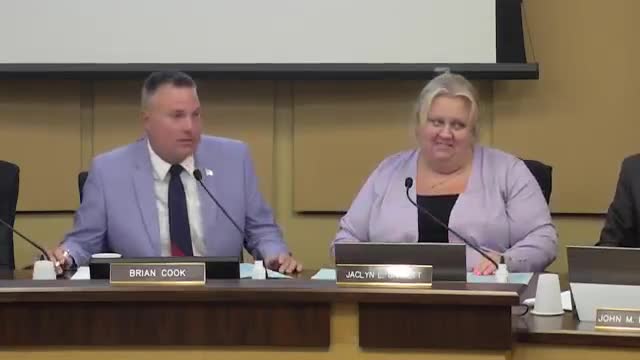 Commission approves Manor Heights Phase 1 final plat with conditions, asks developer to preserve mature trees