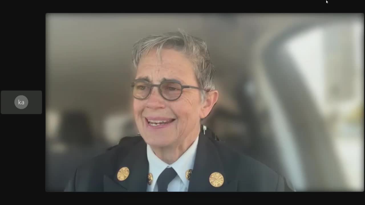 Simon Pang receives Spur a Good Government award at city hall ceremony