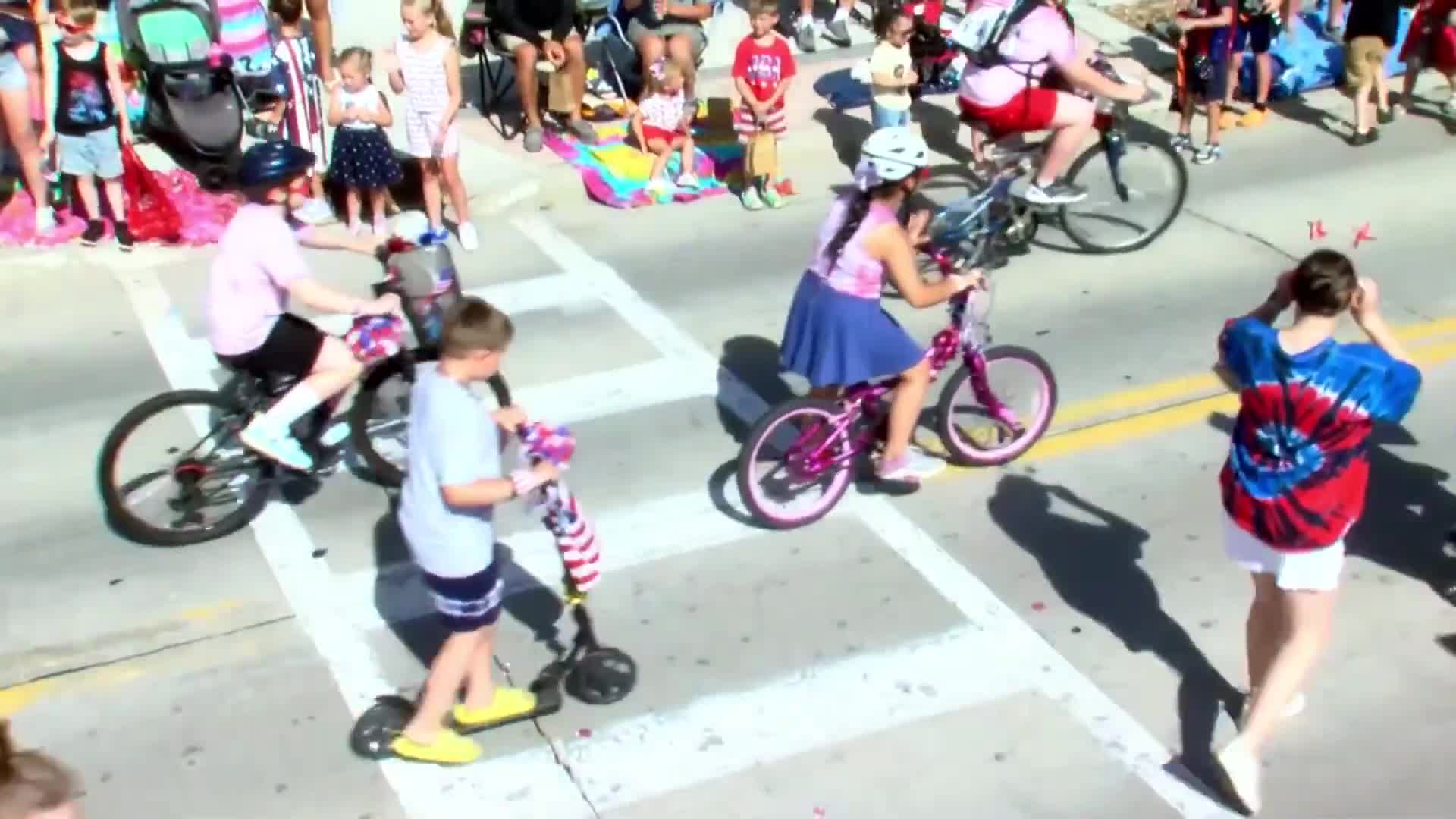 Hmong Mutual Assistance Association showcases culture at Sheboygan parade