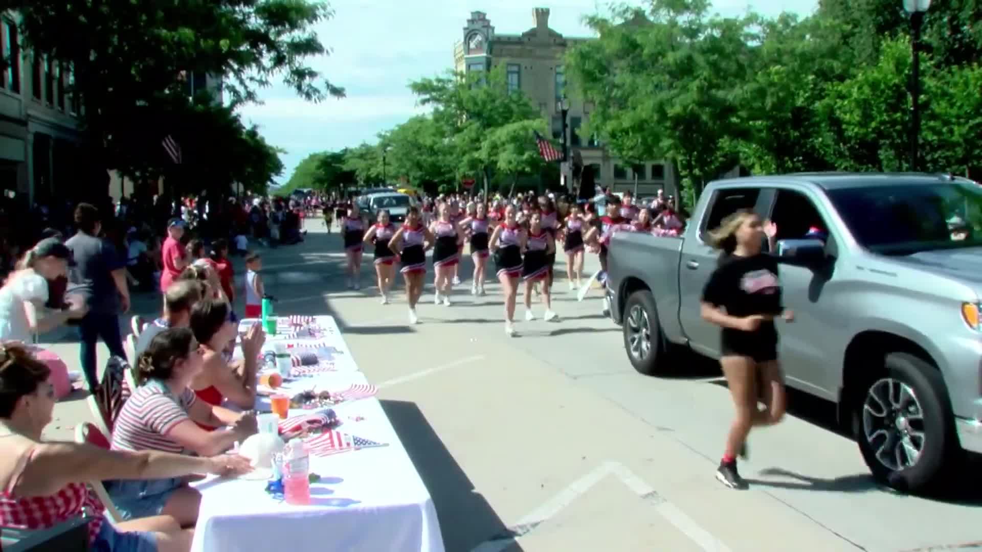 Sheboygan South High cheer team energizes local parade with spirited performance