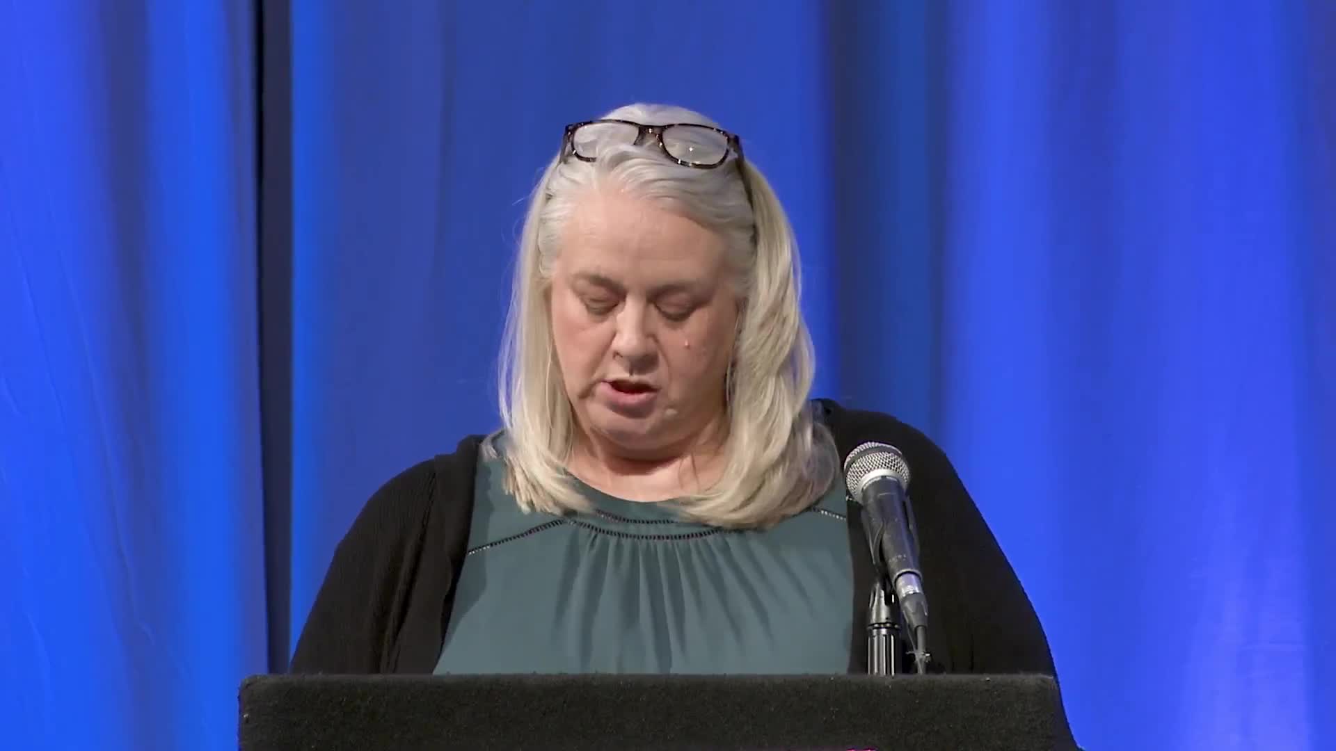 Melanie Drake honored as Arlington Aware Foundation Teacher of the Year